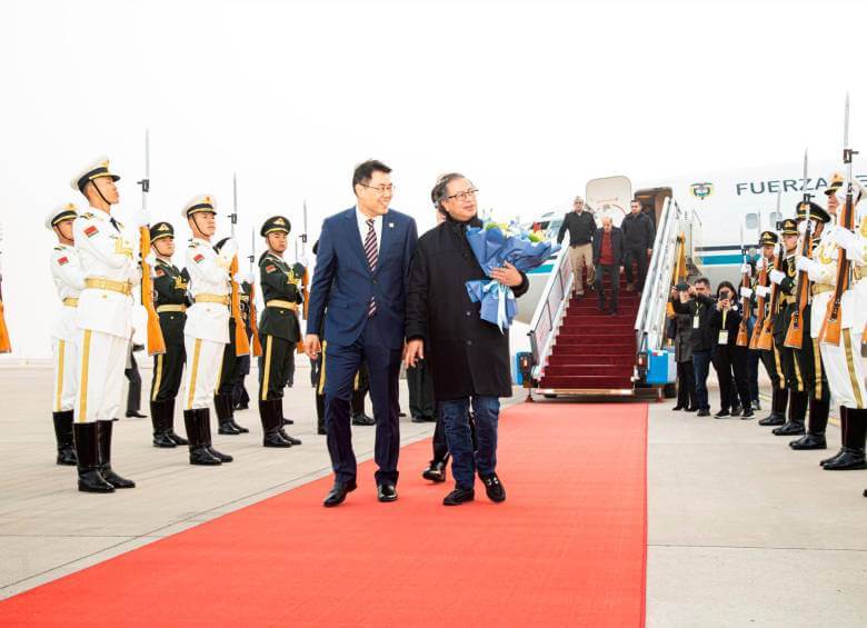 Presidente Petro en su llegada a China