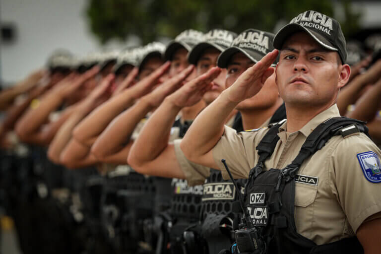 La Policía de Ecuador y la Embajada de China Impulsan el Aprendizaje de Mandarín para Fortalecer la Seguridad