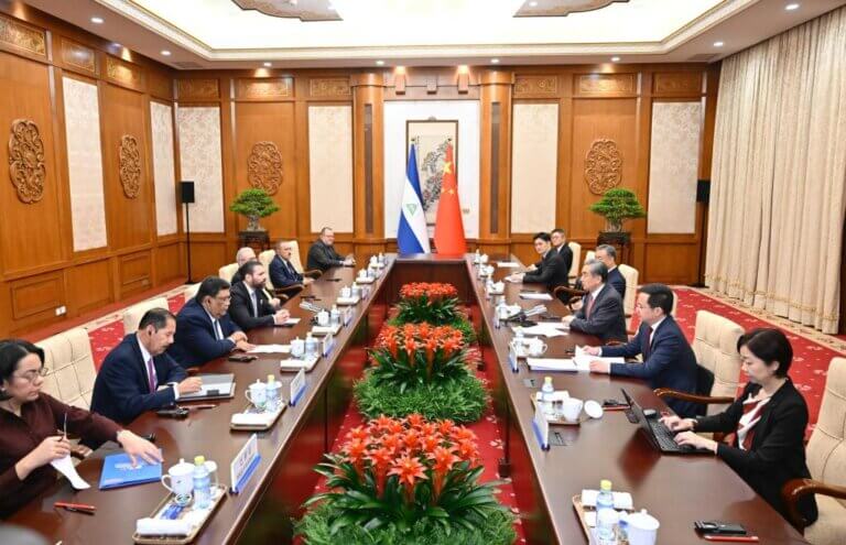 Nicaragua y China firman contrato para provisión de equipamiento militar