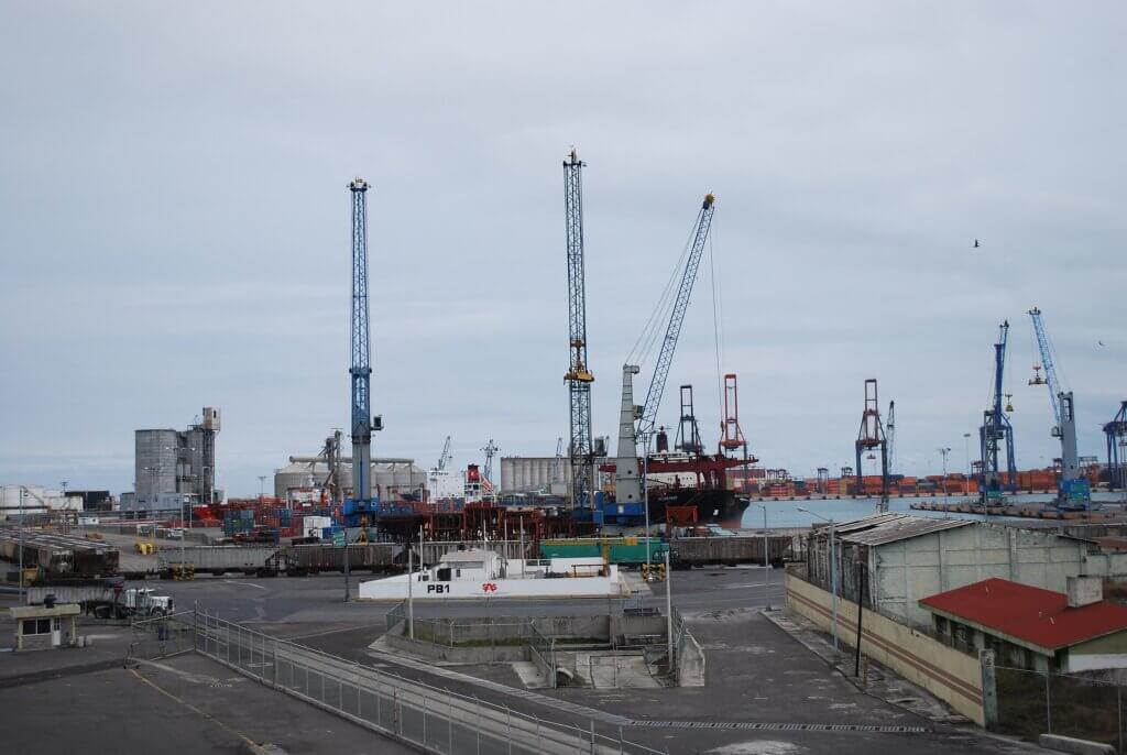 México planea subir aranceles a importaciones chinas de autos, textiles y plásticos, reporta Bloomberg