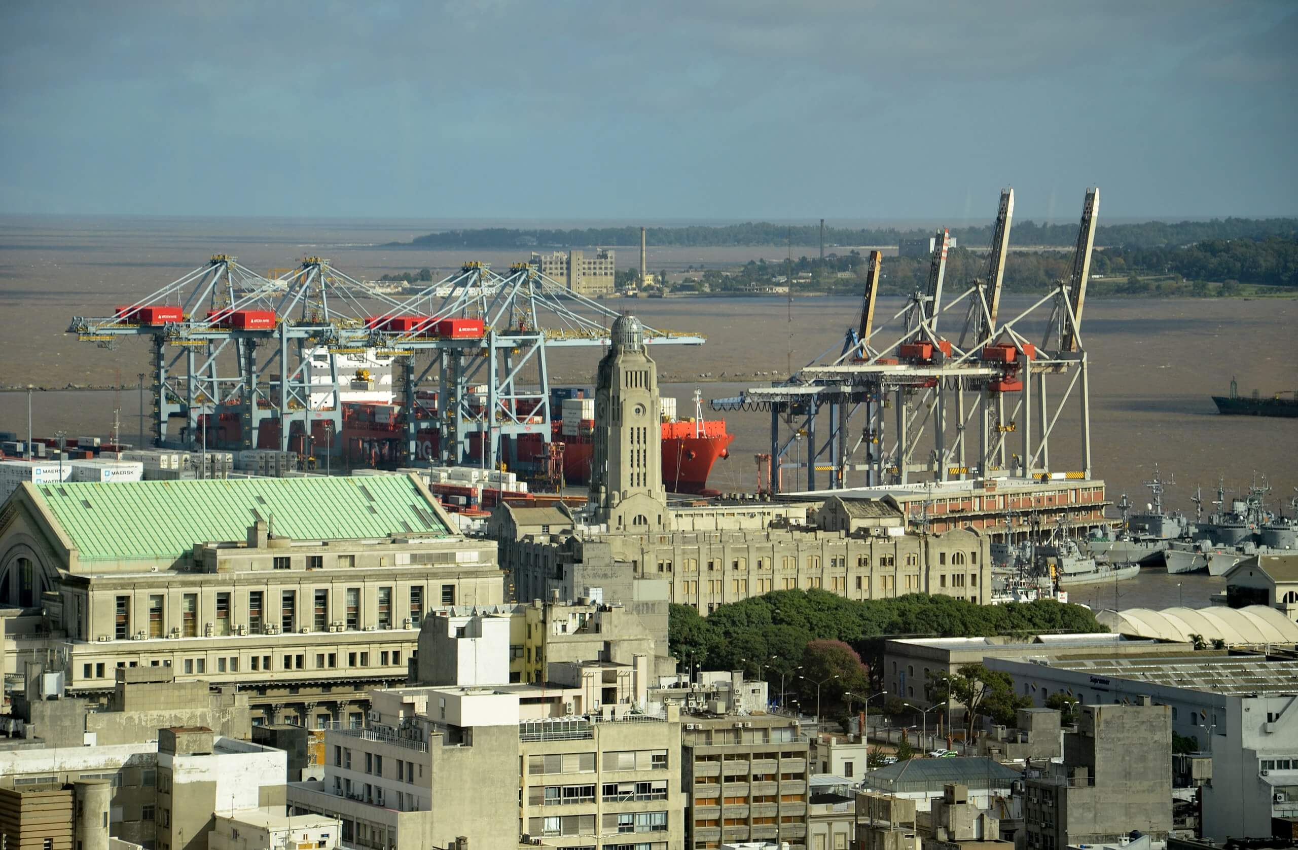 Uruguay registra superávit comercial con China impulsado por crecimiento exportador