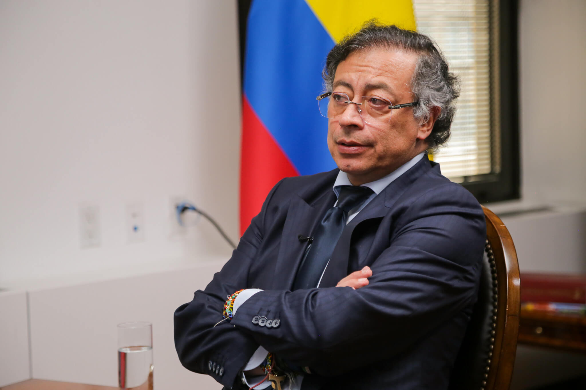 Petro denuncia sabotaje en la embajada de China y pide relevo del personal diplomático